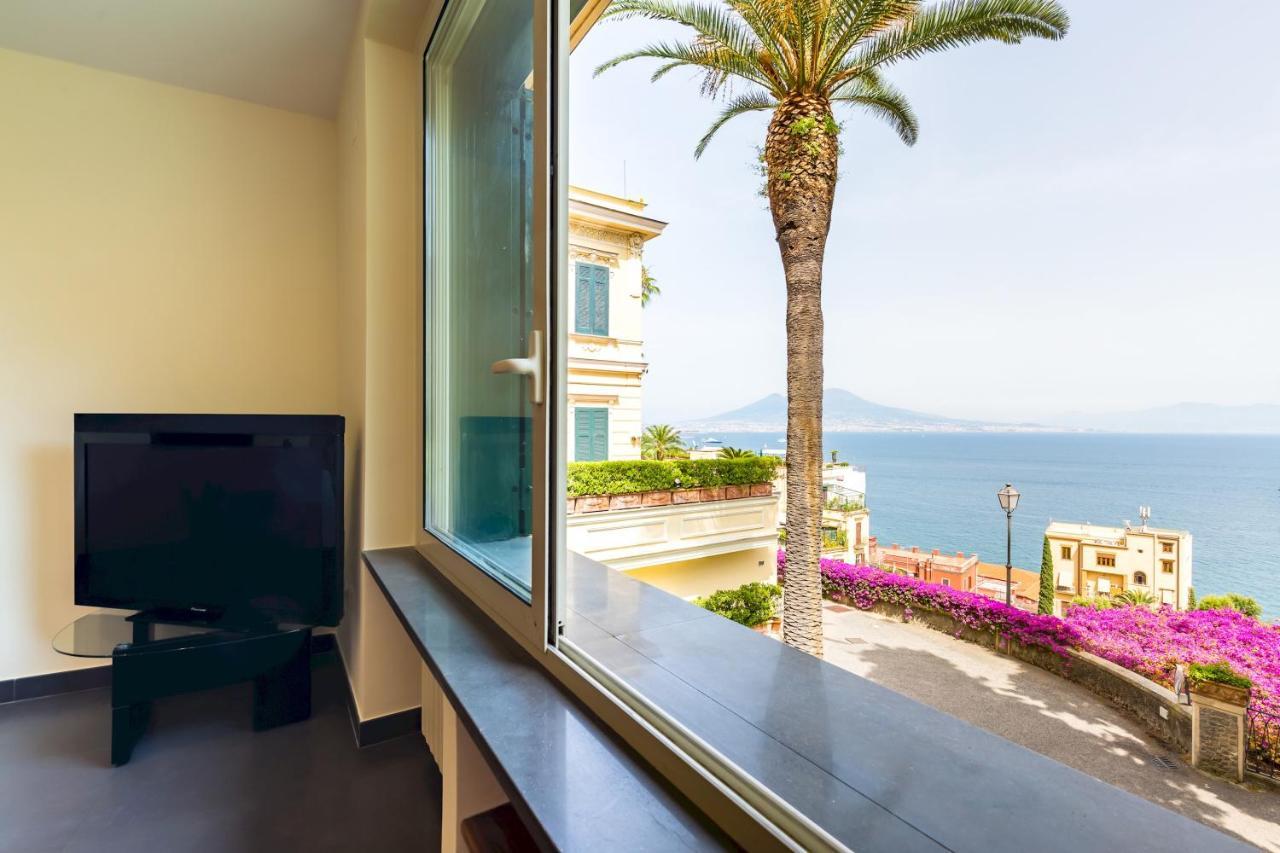 Villa Dolcevita With Parking By Napoliapartments Dış mekan fotoğraf