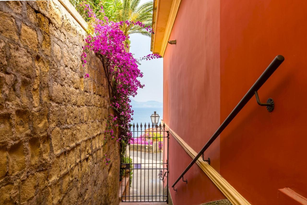 Villa Dolcevita With Parking By Napoliapartments Dış mekan fotoğraf
