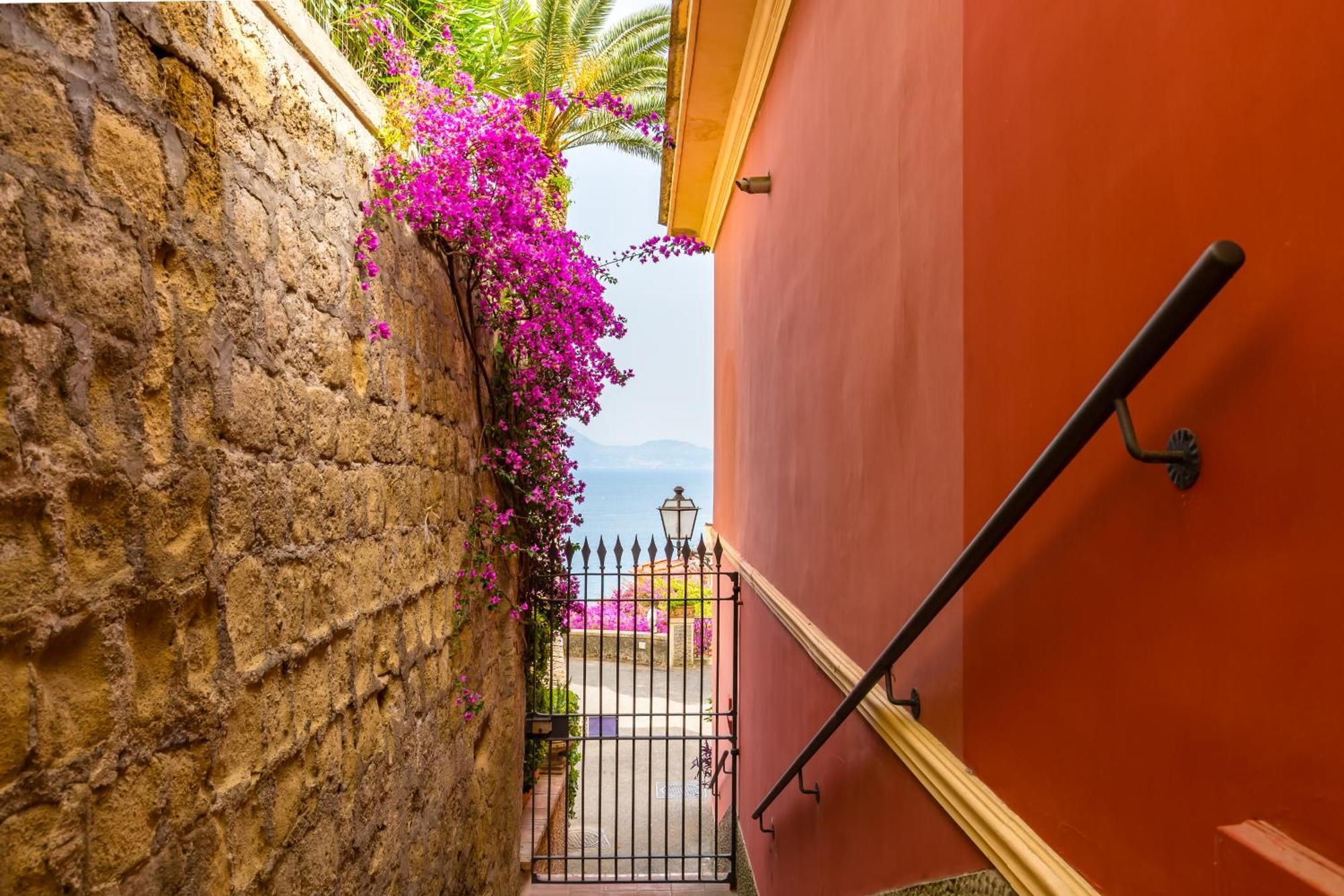 Villa Dolcevita With Parking By Napoliapartments Dış mekan fotoğraf